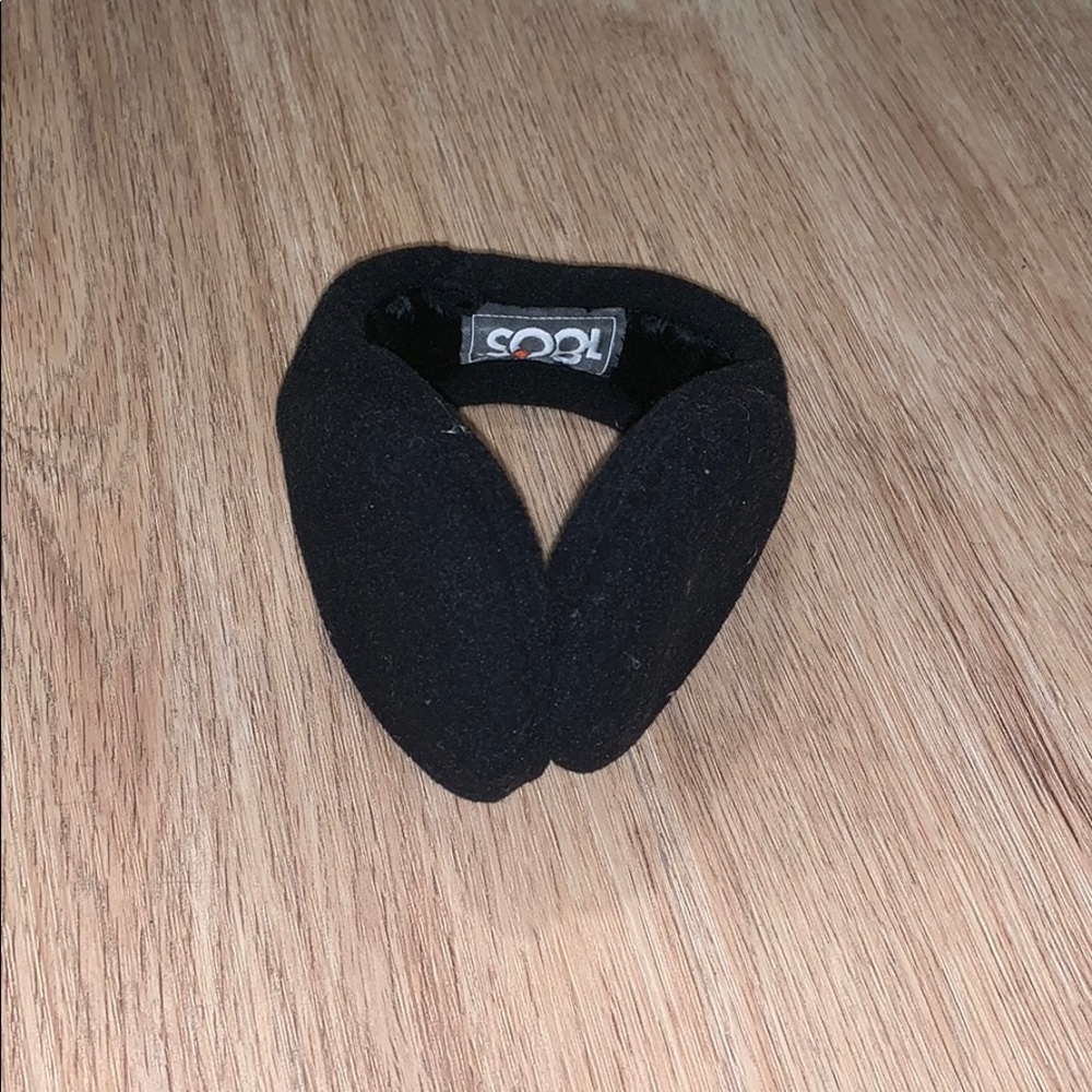 Adjustable earmuffs